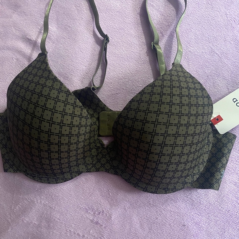 Brand New Izod smooth Demi bra size 34B